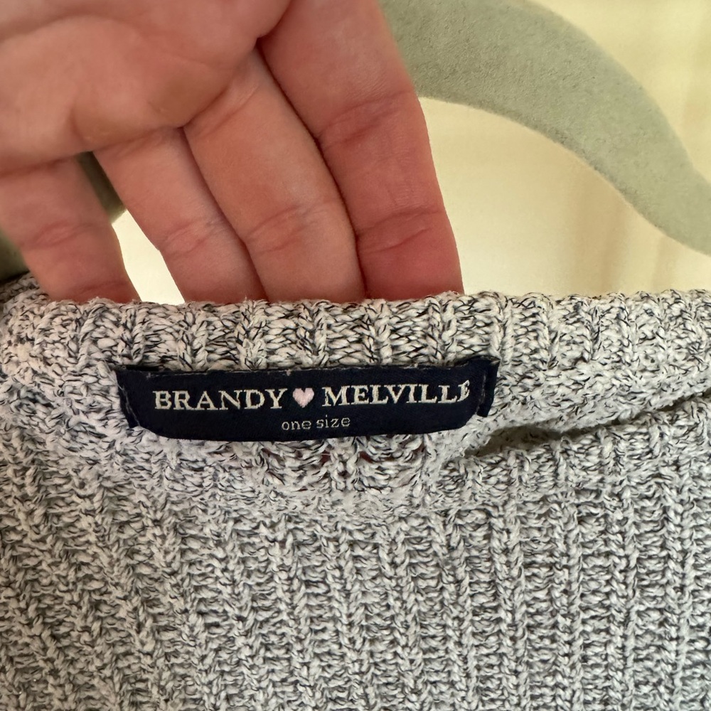 Brandy Melville Gray Crew Neck Sweater Classic Knit - Picture 2 of 3